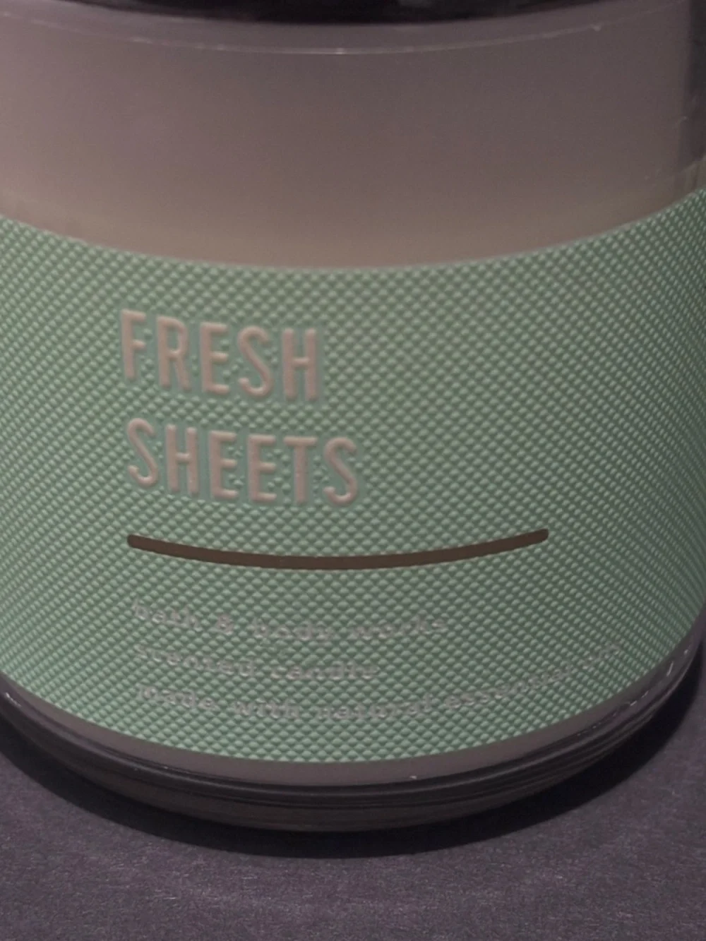 NWT Bath & Body Works Fresh Sheets Scented Single Wick 7 Oz. Glass Jar Candle - Picture 5 of 5